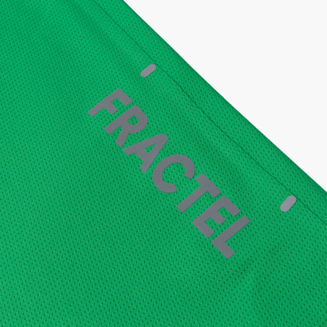 Men's V-GREEN BEE Performance Tee