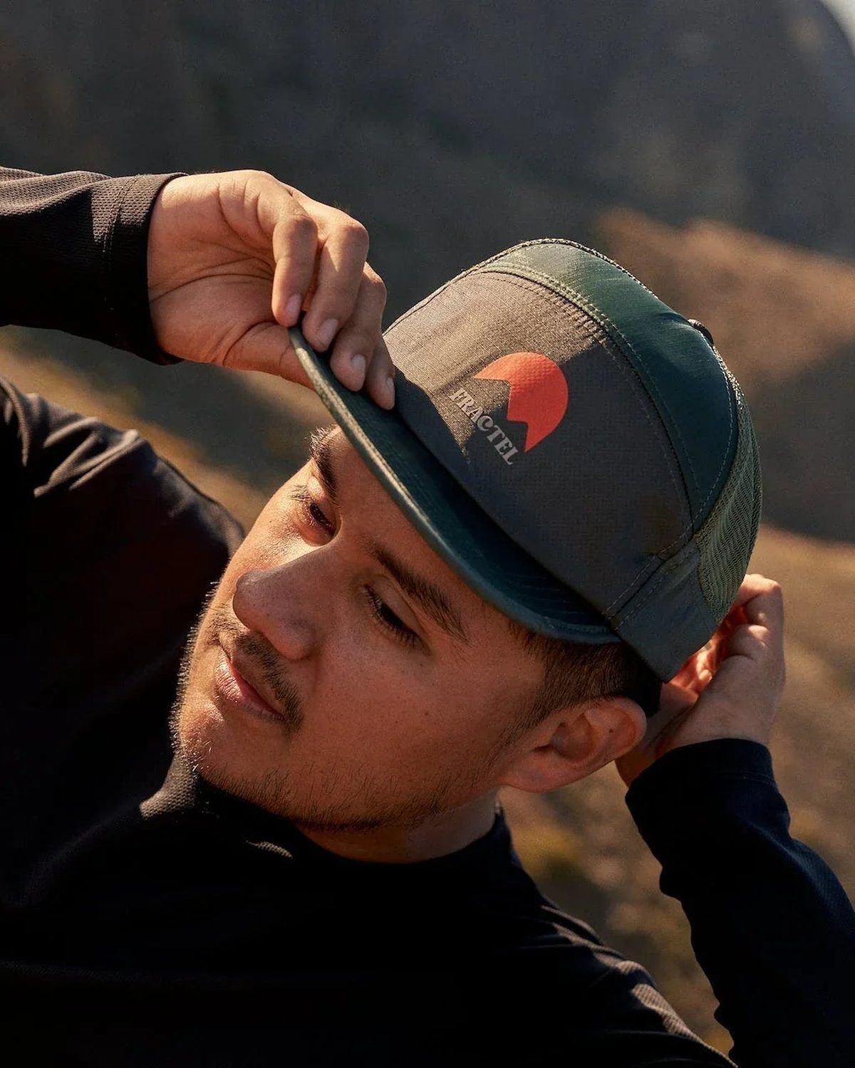 Running cap for large heads adjusted by a runner on a ridge